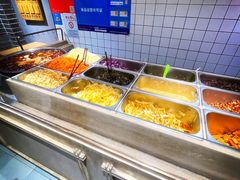 自助取餐区-三兄弟高炉烧饼