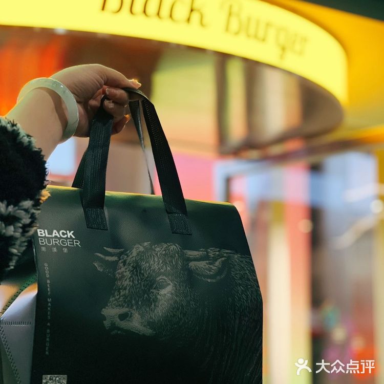 这个黑，到底是什么黑！“黑”汉堡可太酷啦！
