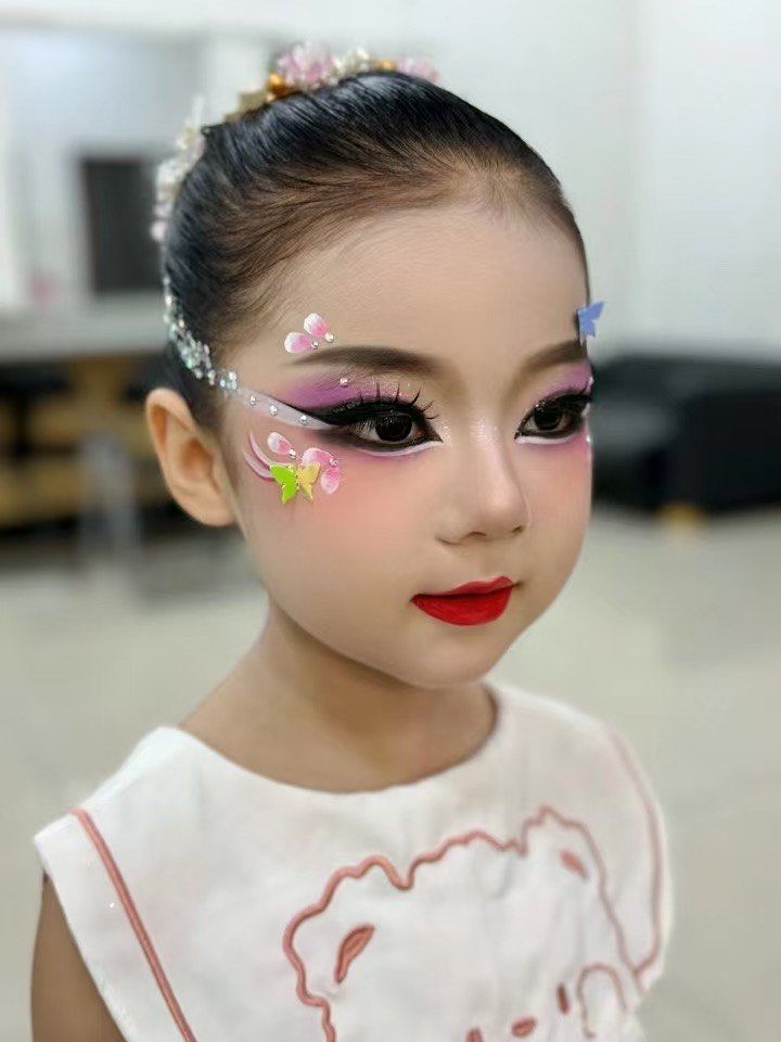 儿童舞台妆 专业化妆师上门化妆