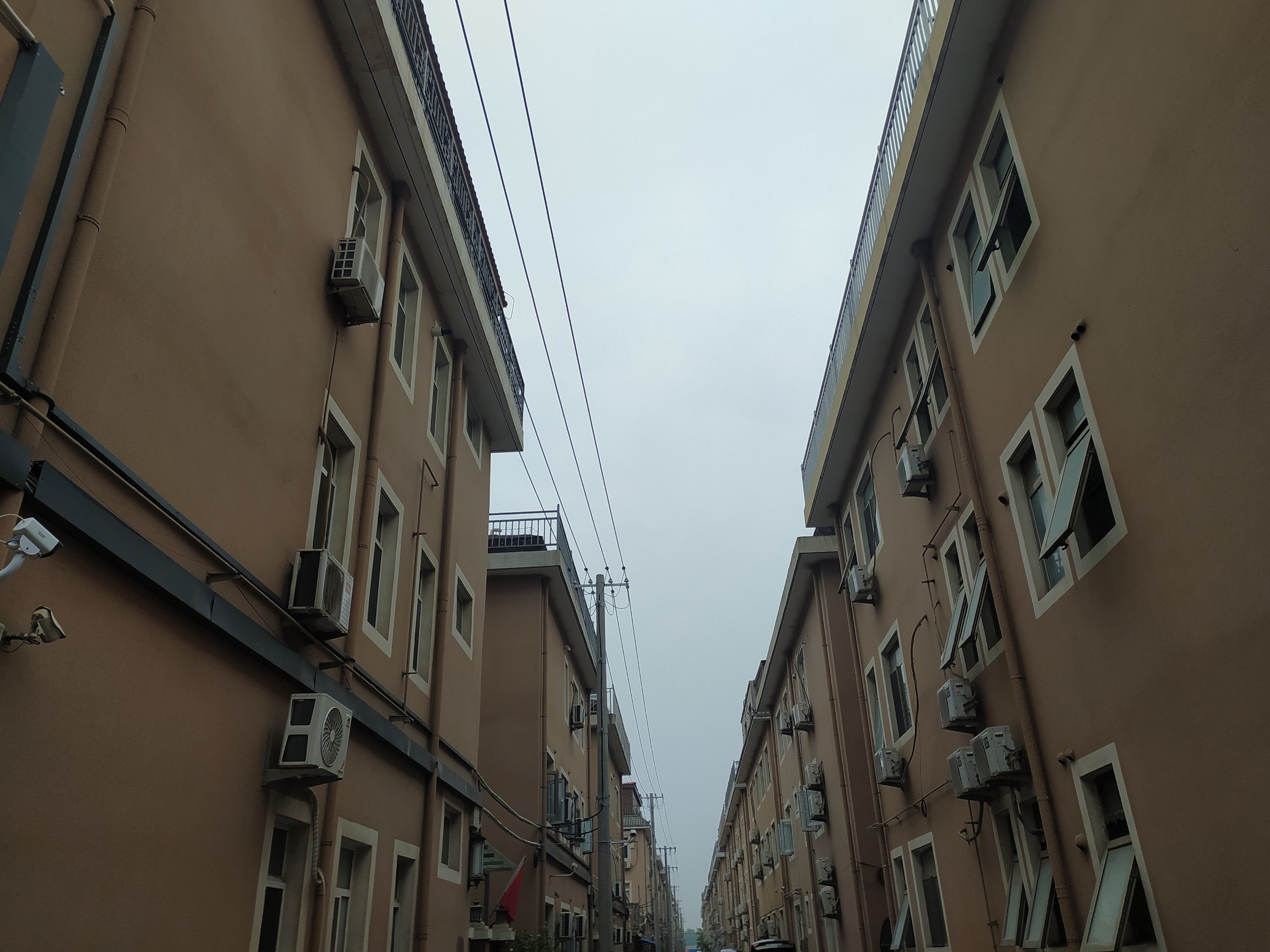 奶东村,记得有一首歌就叫奶西村,有所对应-大众点评