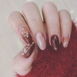 -花岐款式专研健康美甲沙龙