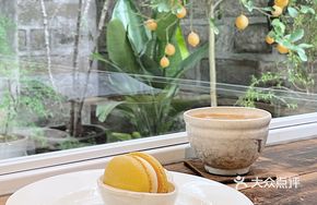 Lemon Macaron