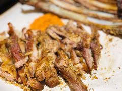 老太太秘制炭烤鲜羊排-冰城小镇音乐串吧·聚会餐厅(百子湾店)