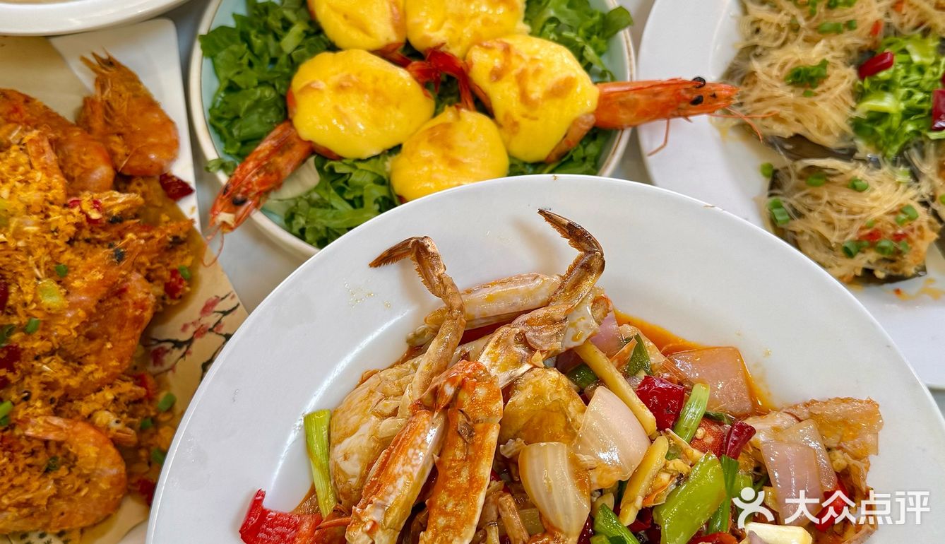 侨港风情街这边平价又美味的海鲜！！