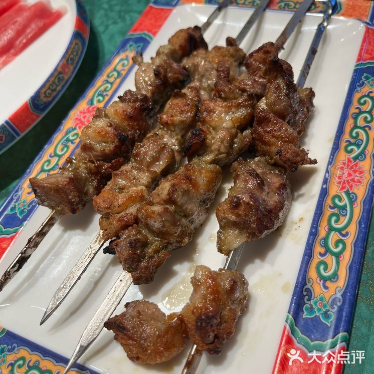 这个也是吃北京菜必点，芝麻满 满的沾在烧饼上很好吃收起