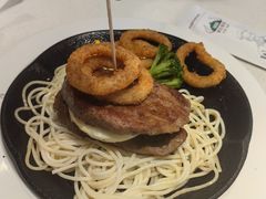 -汤姆家的牛排意面披萨(新城市广场店)
