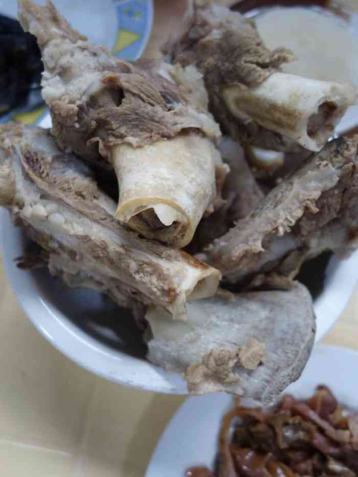 孙记筒骨-"会理西街上面一到晚上全是吃筒子骨的,其实.