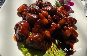 Finger Rice Noodles with Beef Tenderloin