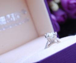 -威德钻石-克拉钻大本营(南京东路店)