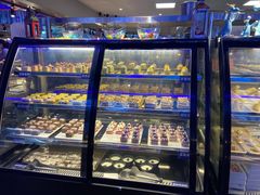 面包甜点陈列柜-乔哥铭洋海鲜自助(皇城恒隆广场店)