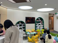 -瑞尔齿科(南京东路名人诊所)