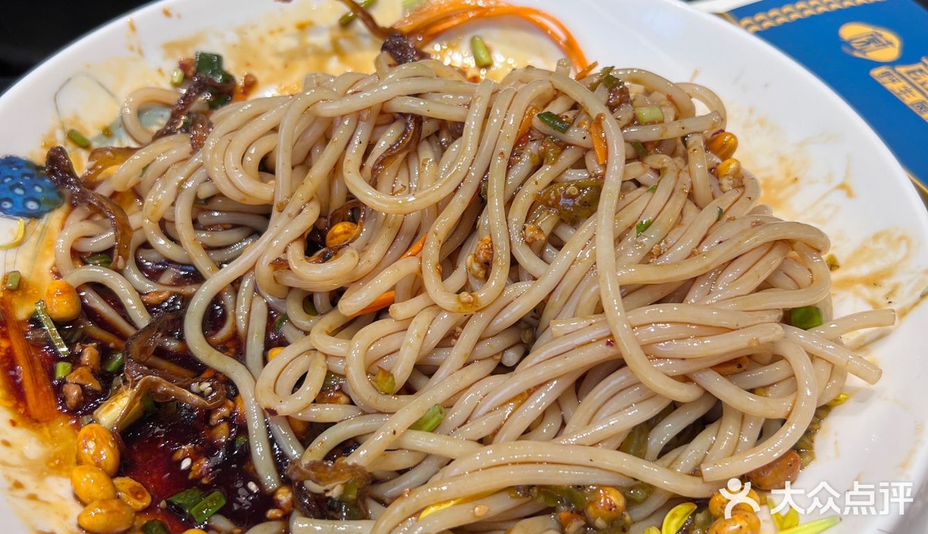 吃菌火锅呢，当然要吃当地的品牌