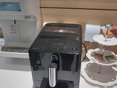 -瑞尔齿科(上海长风大悦城店)