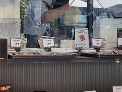 面包甜点陈列柜-OUR Bakery(三里屯太古里店)