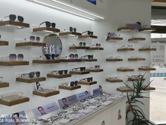 -翰佐蔡司小乐圆·依视路星趣控·暴龙眼镜折扣店