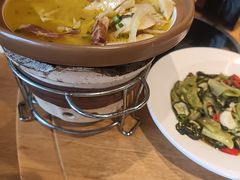 -头上红煨盐鸡·非遗院子餐厅