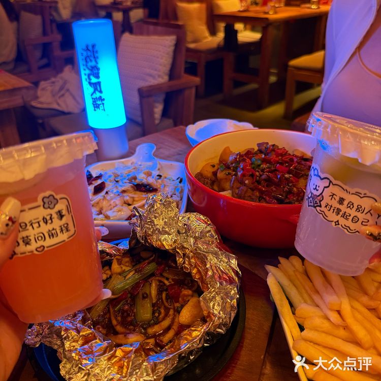 🍻许昌夜生活新地标!花儿民谣酒馆也太会了吧!