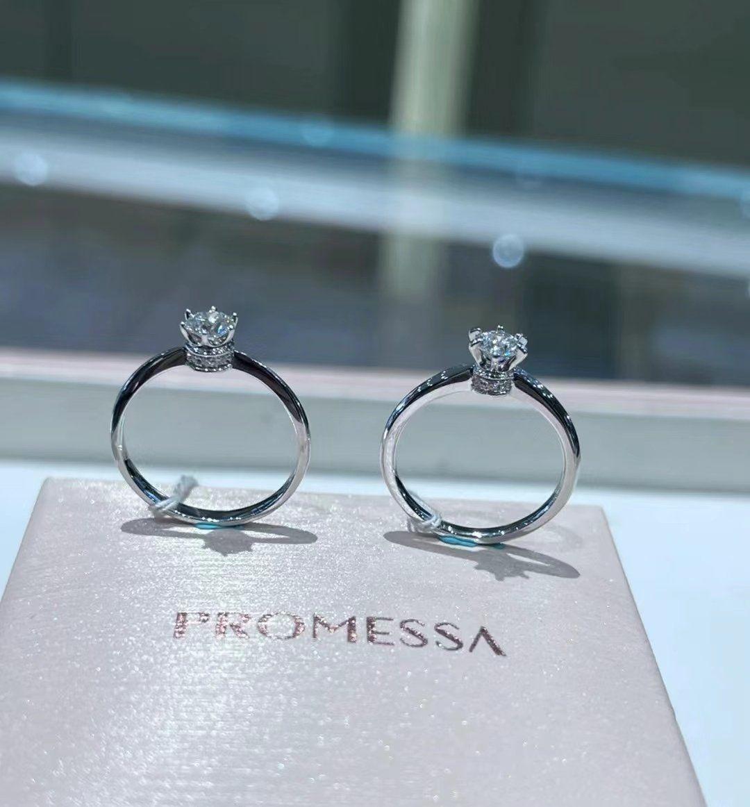 [伯爵小皇冠]  经典六爪镶嵌,钻石戒托