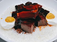 咸蛋茨菰红烧肉-屋里厢上海菜馆