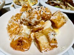 鬼马鲜果虾球-港丽餐厅