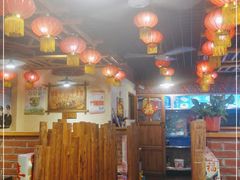 大堂-靠山屯东北农家菜(八龙桥雅苑店)
