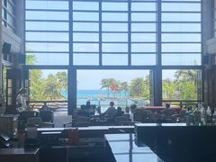 -亚龙湾喜来登·美景台大堂吧