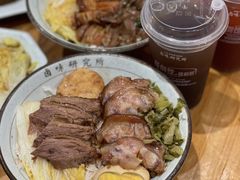 狮头鹅肉拼猪手饭-狮头牌卤味研究所·卤味饭(花城汇南区店)