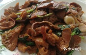 Mountain Mushroom Stir-fried with Pork Belly