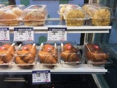 黑洋酥面包-白玉兰食品(中山公园龙之梦店)