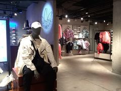 -阿迪达斯(百联徐汇商业广场运动旗舰店)