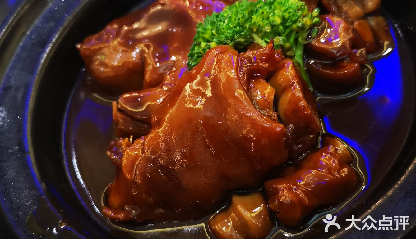 中午就餐人不多，环境不错 喜欢台式盐酥鸡