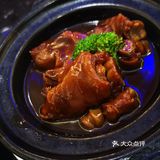 中午就餐人不多，环境不错 喜欢台式盐酥鸡