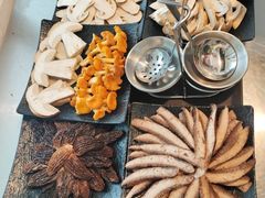 -蘑统田下·野生菌火锅