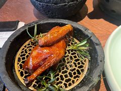 脆皮大红袍椒香乳鸽-映水芙蓉(长宁来福士店)