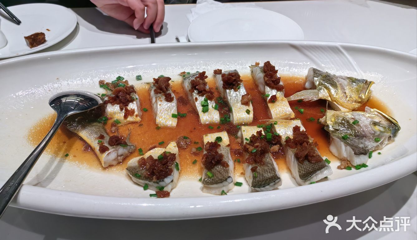 团购的4人套餐，四个男的不够吃，又点了几个菜