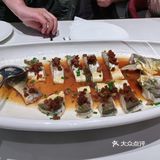 团购的4人套餐，四个男的不够吃，又点了几个菜