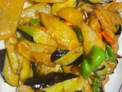 地三鲜-东北哈尔滨酱骨头馆房掌柜铁锅炖