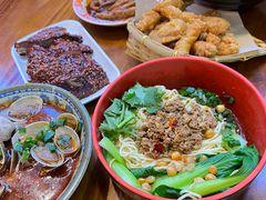 -爆炸头阿姨小四川正宗川味小吃(无任何分店)