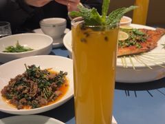 鲜榨芒果菠萝汁-一坐一忘云南菜(嘉里中心店)