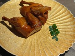 脆皮妙龄乳鸽-新荣记(BFC外滩金融中心店)