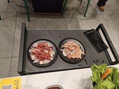 -山野的朋友露营炭火烤肉