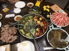 -乡土黄·鲜牛肉火锅·小龙虾(兴业街店)