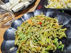 -果松木炭酸菜铜火锅·外婆参鸡汤