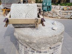 -百里峡七彩艺术小镇