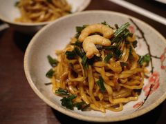 开洋葱油拌面-杭州西子湖四季酒店·金沙厅