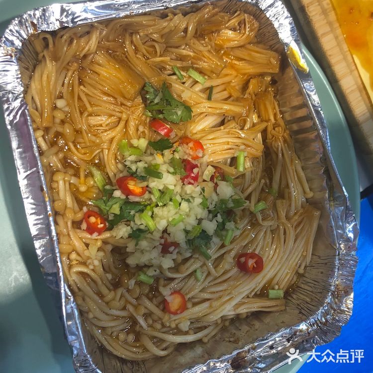 三十几块一大桌东西，人均三四十吃的很棒