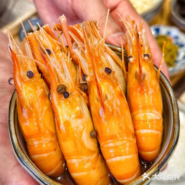在杭州，西湖边的蟹饭蟹面，好吃到跺脚