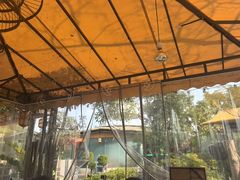 -茅草房·河畔园林火锅