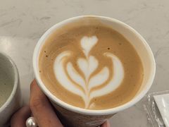 草莓瑰夏澳白-Cafe on warm(丹霞店)
