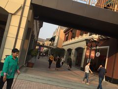 -王府井奥莱临潼小镇(临潼店)